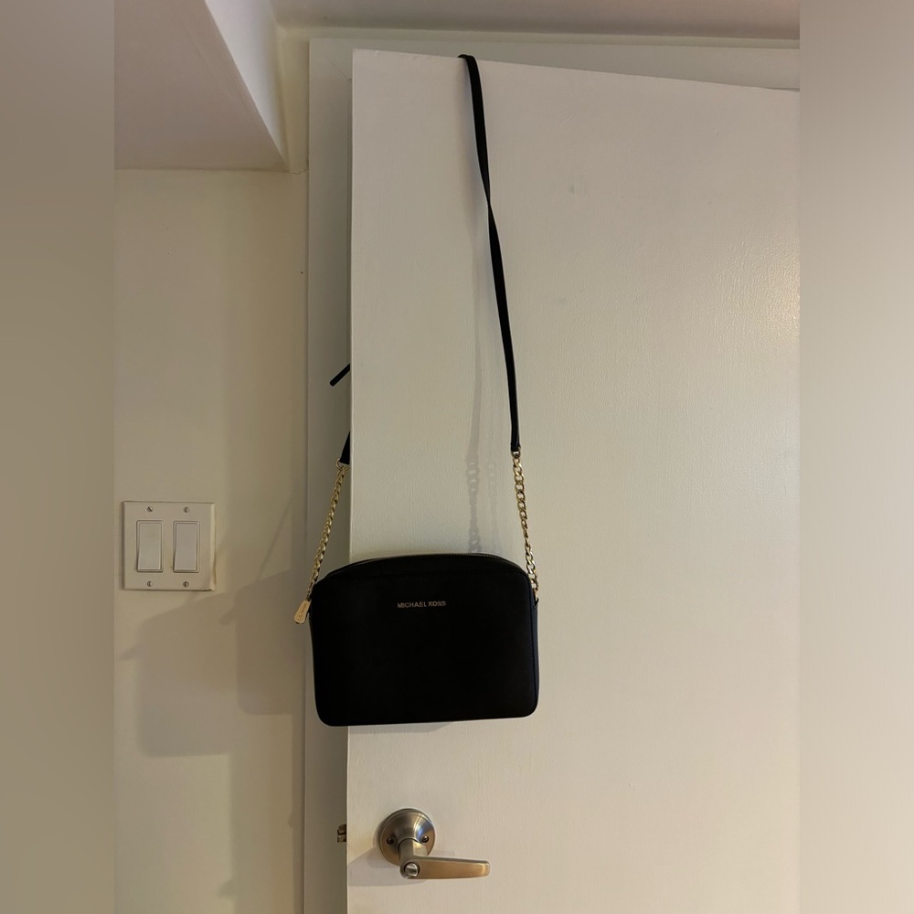 Micheal kors crossbody purse